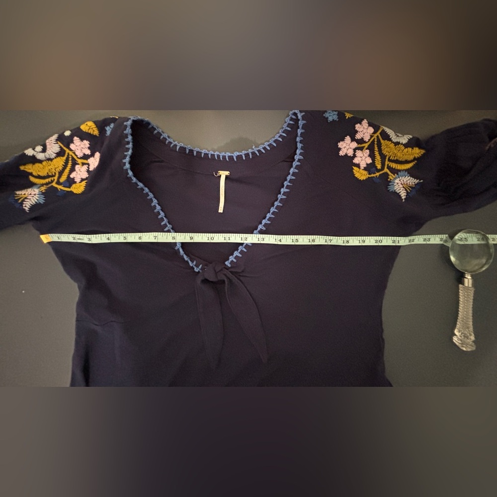 Free People Navy Blue Embroidered Blouse w Juliette Sleeves Sz M - Picture 12 of 16